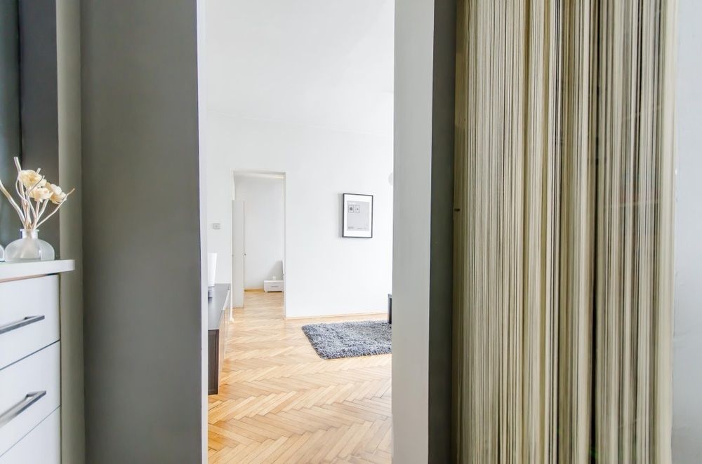 Penguin - Train Station Apartment *